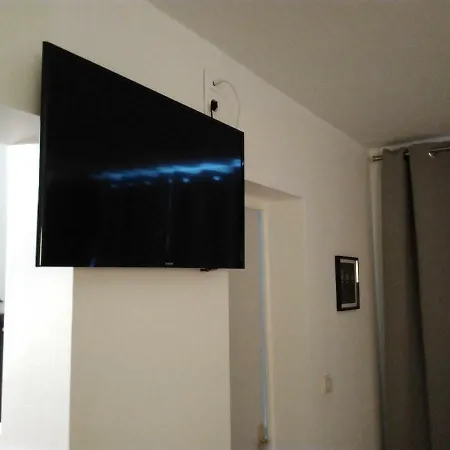 24 Heures Et Plus Chez Vous -circuit Des 24 H A 10 Mn - 1 Chambre, 4 Personnes & Cuisine - B