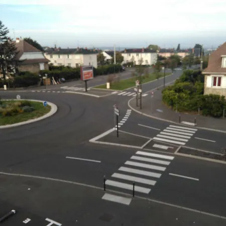 24 Heures Et Plus Chez Vous -circuit Des 24 H A 10 Mn - 1 Chambre, 4 Personnes & Cuisine - B